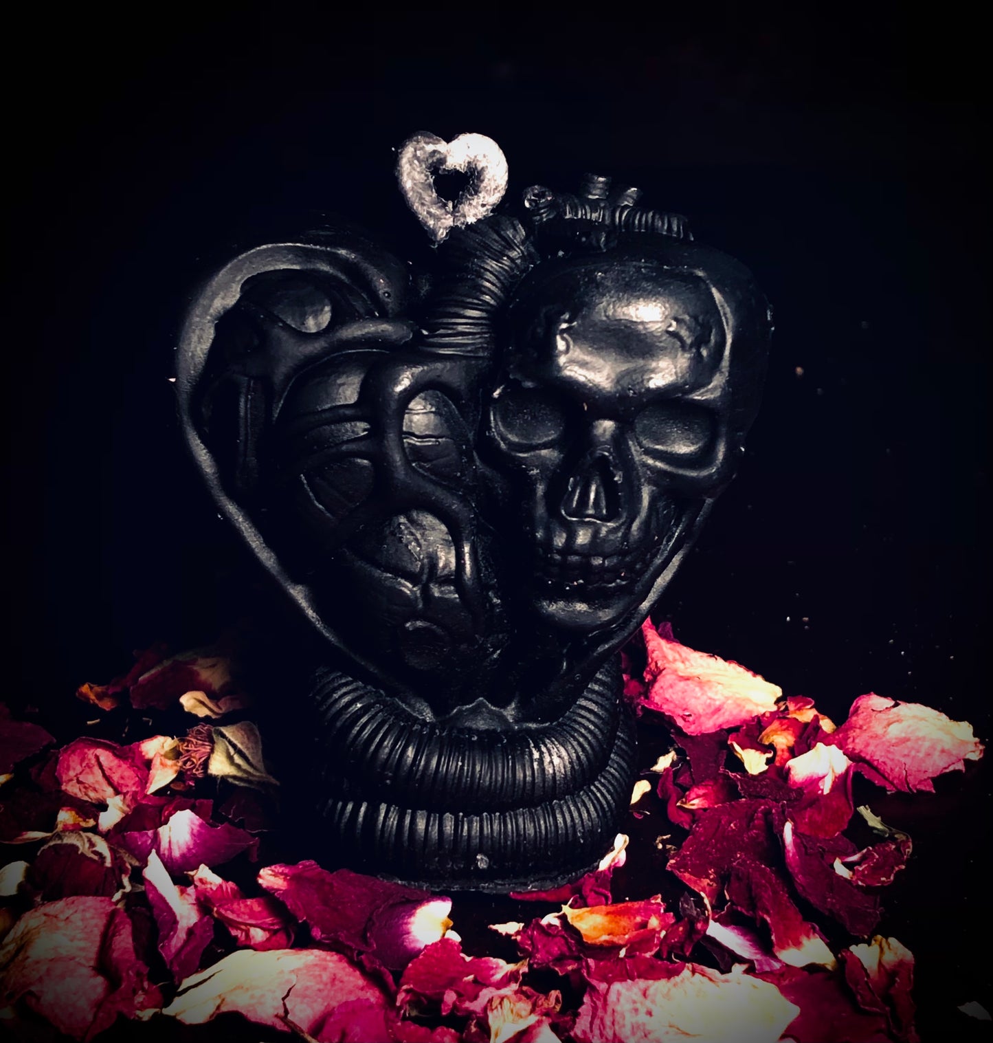 ℌ𝔞𝔲𝔫𝔱𝔢𝔡 ℌ𝔢𝔞𝔯𝔱 - Beeswax Ritual Candle